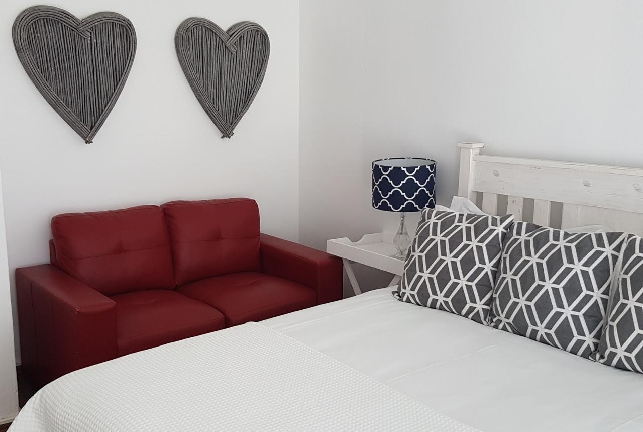 Golden Key Guesthouse Vredenburg Esterno foto